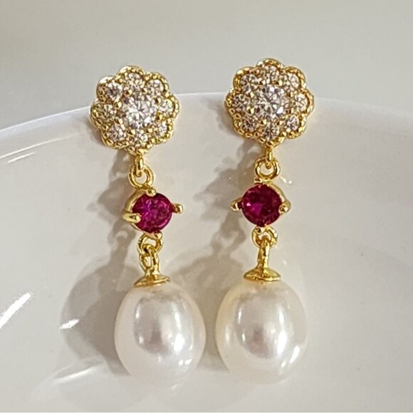 925S Red Gemstones‎ Stud Earrings With Cultured Freshwater Pearl and Zirconia - Picture 9 of 12